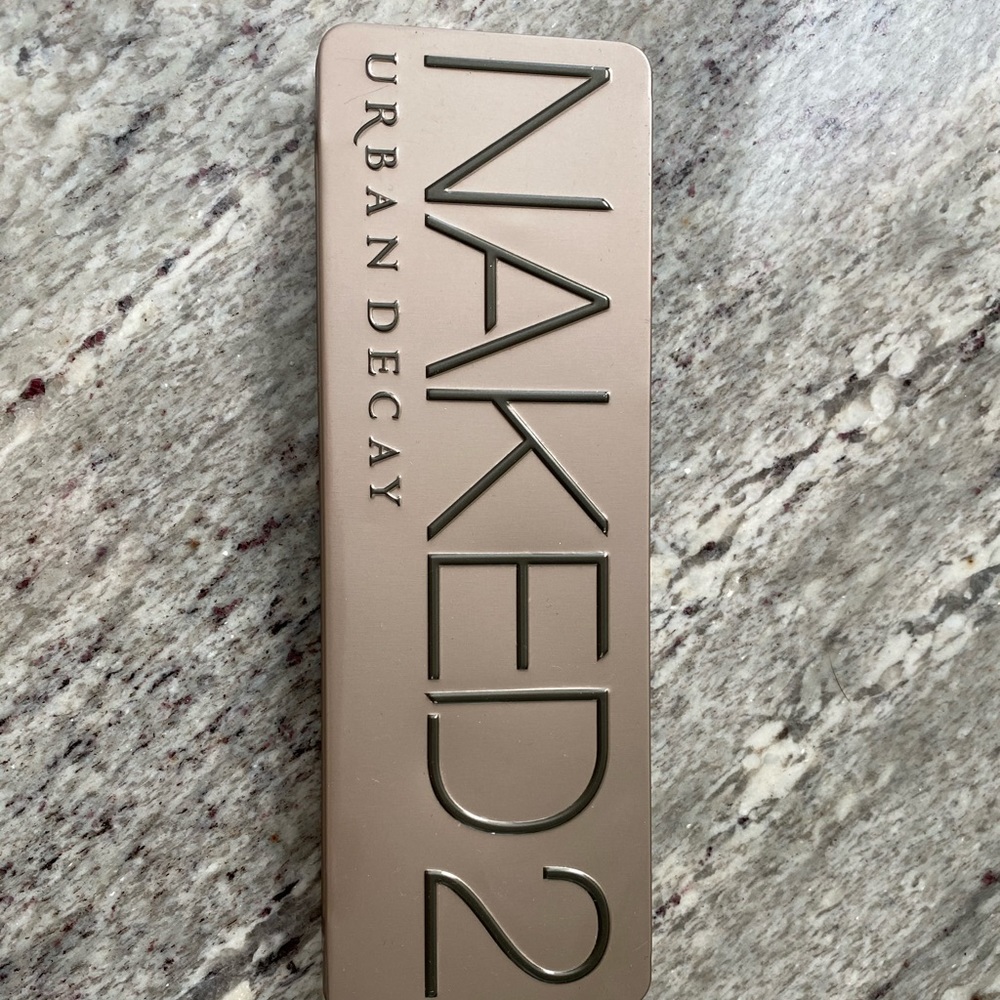Urban Decay Naked 2 eyeshadow Palette of 12